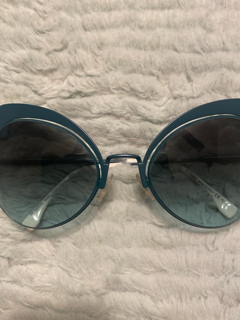 Fendi sunglasses - Picture 3 of 5